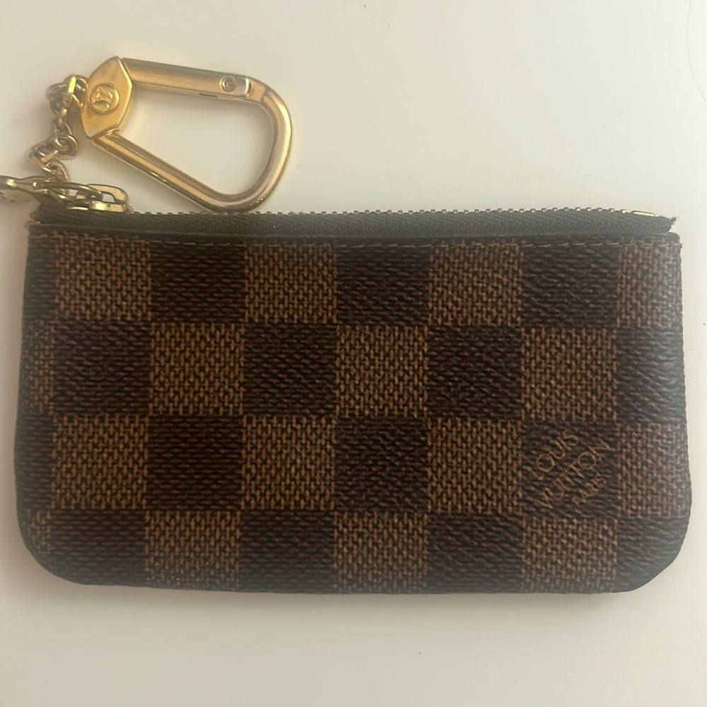 Louis Vuitton keychain wallet great condition authentic.